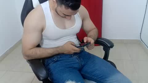 Snapshot of andres180950734 chatting on 09.15.25 andres180950734 online show from 09.15.25
