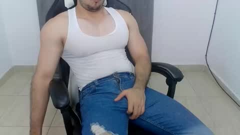 Snapshot of andres180950734 chatting on 10.15.25 andres180950734 online show from 10.15.25