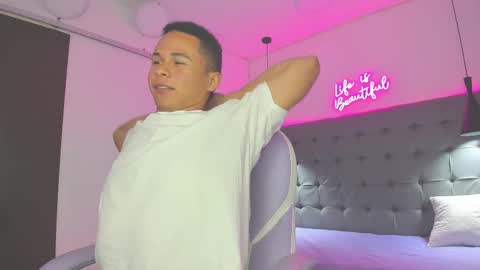 Snapshot of andres1_8 chatting on 11.23.25 IM ANDRES online show from 11.23.25