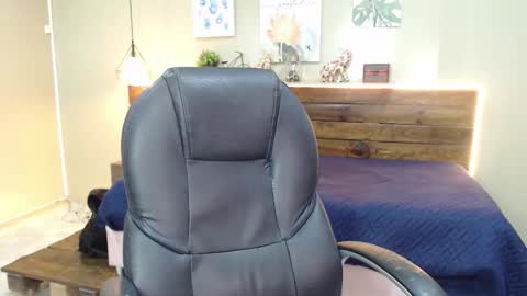 Snapshot of andres1_8 chatting on 11.30.25 IM ANDRES online show from 11.30.25