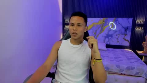 Snapshot of andres1_8 chatting on 04.06.26 IM ANDRES online show from 04.06.26