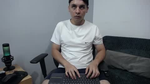 Snapshot of andres_69_fantasy chatting on 07.05.26 andres_69_fantasy online show from 07.05.26