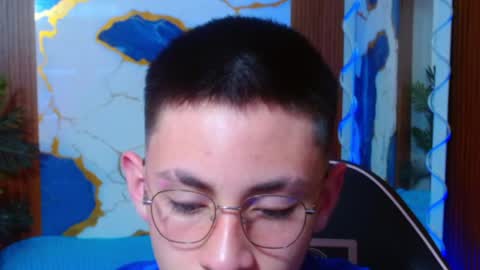 Snapshot of andres_tay chatting on 04.18.26 andres_tay online show from 04.18.26