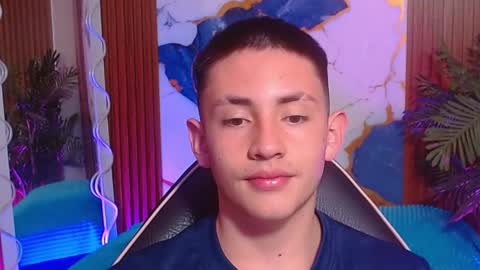 Snapshot of andres_tay chatting on 04.20.26 andres_tay online show from 04.20.26
