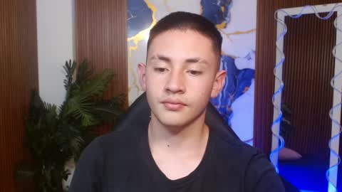 Snapshot of andres_tay chatting on 05.11.26 andres_tay online show from 05.11.26
