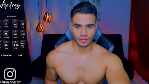 Snapshot of andresfiit chatting on 12.21.24 Andres online show from 12.21.24