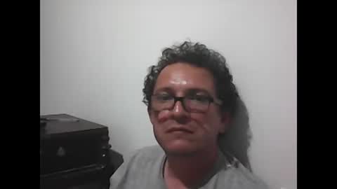 Snapshot of andresfloga chatting on 10.18.25 andresfloga online show from 10.18.25