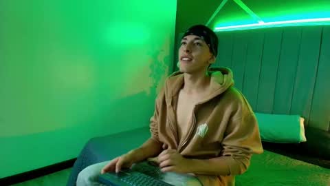 Andreuw Wolf online show from 10.29.25