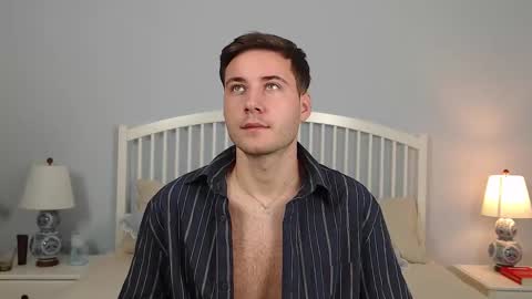 Snapshot of andrew2305 chatting on 10.02.25 Justin Andrew online show from 10.02.25