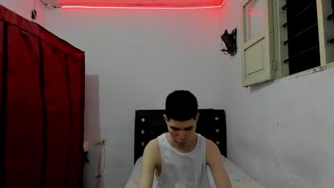 Snapshot of andrew_2811 chatting on 04.04.26 andrew_2811 online show from 04.04.26