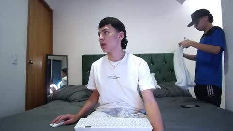 Snapshot of andrew_restrepo chatting on 09.23.25 andrew restrepo online show from 09.23.25