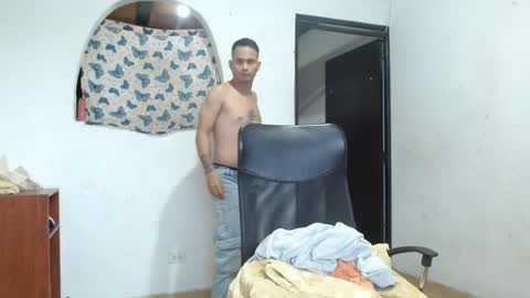 Snapshot of andrew_sanders_ chatting on 04.12.26 andrew online show from 04.12.26