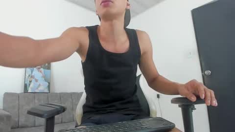 andy_bigcock01 online show from 09.21.25