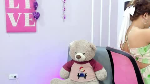 Snapshot of andy_gamboa chatting on 02.24.25 Andrea online show from 02.24.25