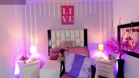 Snapshot of andy_gamboa chatting on 11.06.25 Andrea online show from 11.06.25