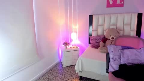 Snapshot of andy_gamboa chatting on 11.12.25 Andrea online show from 11.12.25