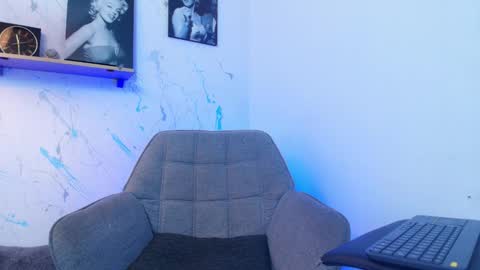 Snapshot of andy_miller5 chatting on 11.21.25 ANDY online show from 11.21.25