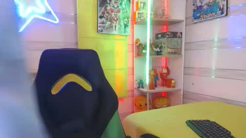 Snapshot of andy_staar18 chatting on 10.13.25 andy online show from 10.13.25