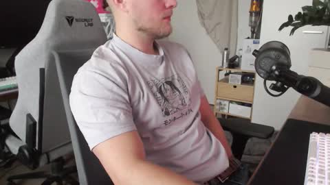 andycandy1994 online show from 11.13.25