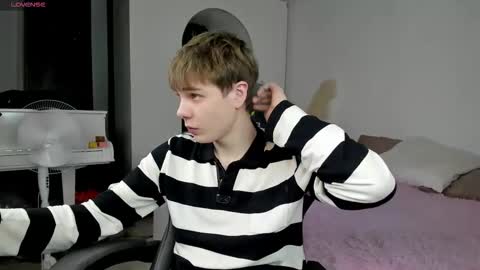 Snapshot of andyjey_ chatting on 11.29.25 Mandy and Andy online show from 11.29.25