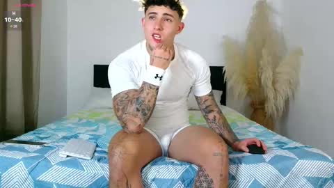 angel_boy01 online show from 10.27.25