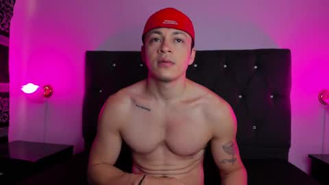 Snapshot of angel_cuervo chatting on 09.11.25 Angel Cuervo online show from 09.11.25