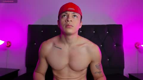 Snapshot of angel_cuervo chatting on 09.19.25 Angel Cuervo online show from 09.19.25