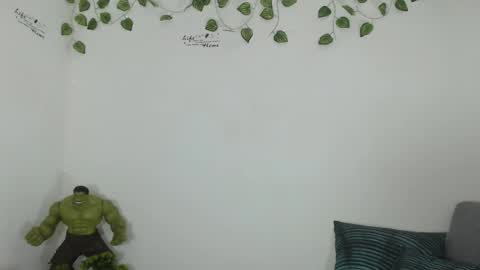 Snapshot of angel_curl chatting on 11.21.25 Angel Curl online show from 11.21.25