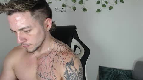 Snapshot of angel_curl chatting on 11.27.25 Angel Curl online show from 11.27.25