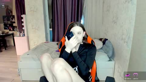 Snapshot of angel_doll585 chatting on 11.22.25 Fallen Angel online show from 11.22.25