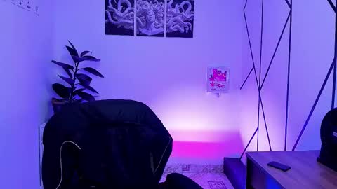 Angel-dragun online show from 10.18.25