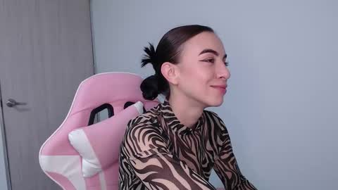 Snapshot of angel_girl10 chatting on 02.20.26 Angel Girl online show from 02.20.26