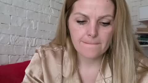 Snapshot of angel_girllovemy chatting on 05.19.26 ANGEL online show from 05.19.26