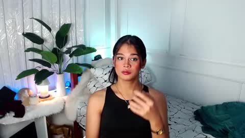 Snapshot of angel_indiguise chatting on 01.30.25 angela online show from 01.30.25