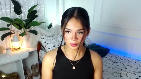 Snapshot of angel_indiguise chatting on 02.03.25 angela online show from 02.03.25