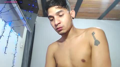 Snapshot of angel_latinboy chatting on 11.20.25 Angel online show from 11.20.25