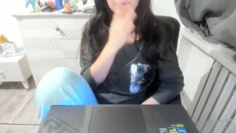 angel_lee__ online show from 01.02.25