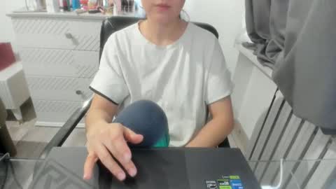 angel_lee__ online show from 02.08.25