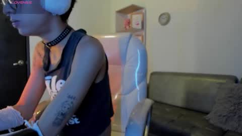 Snapshot of angel_of_lust_ chatting on 11.04.25 Angel online show from 11.04.25