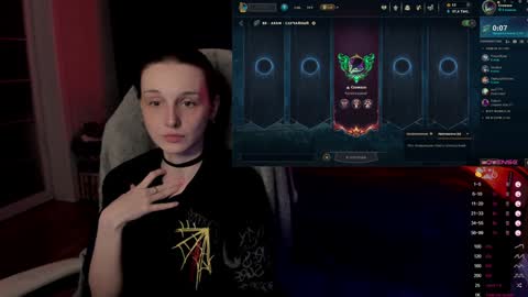 Snapshot of angel_runa chatting on 01.10.25 Mira online show from 01.10.25