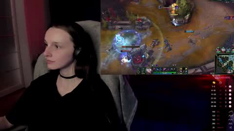 Snapshot of angel_runa chatting on 01.11.25 Mira online show from 01.11.25