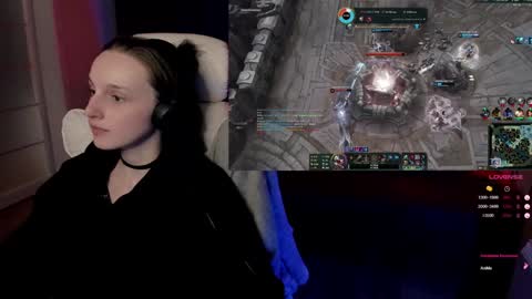 Snapshot of angel_runa chatting on 01.19.25 Mira online show from 01.19.25