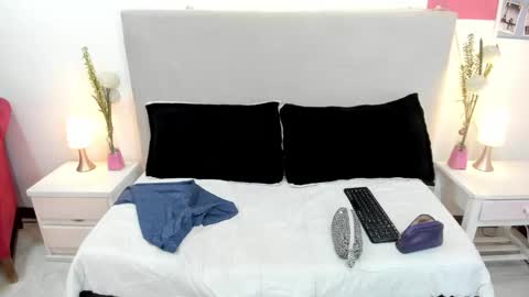 angel_velvet_ online show from 10.13.25