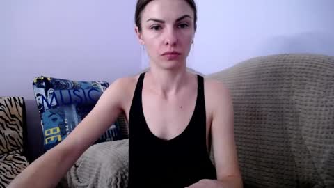 Snapshot of angel_zoe77 chatting on 12.11.24 Zoe online show from 12.11.24