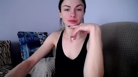 Snapshot of angel_zoe77 chatting on 10.17.25 Zoe online show from 10.17.25