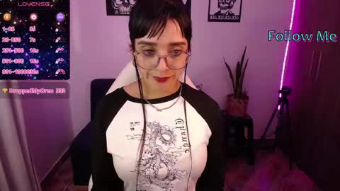 Snapshot of angela_lauren chatting on 11.01.25 Angela online show from 11.01.25