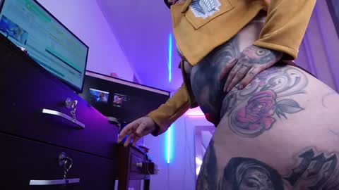 angelacianuro_ online show from 02.04.25