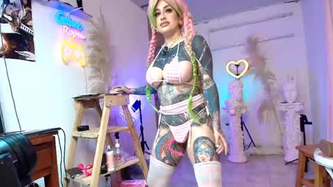 Snapshot of angelacianuro_2 chatting on 05.27.26 Angela Cianuro online show from 05.27.26