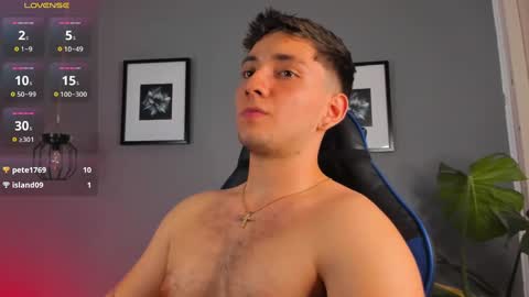 Snapshot of angelbell19 chatting on 12.19.24 angelbell19 online show from 12.19.24