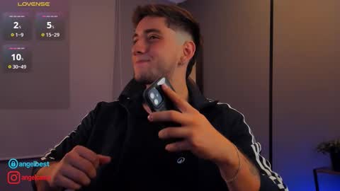 Snapshot of angelbell19 chatting on 10.25.25 angelbell19 online show from 10.25.25